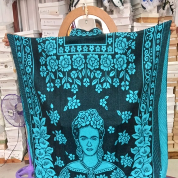 Woman wool and cotton coats - Picture 13 of 16